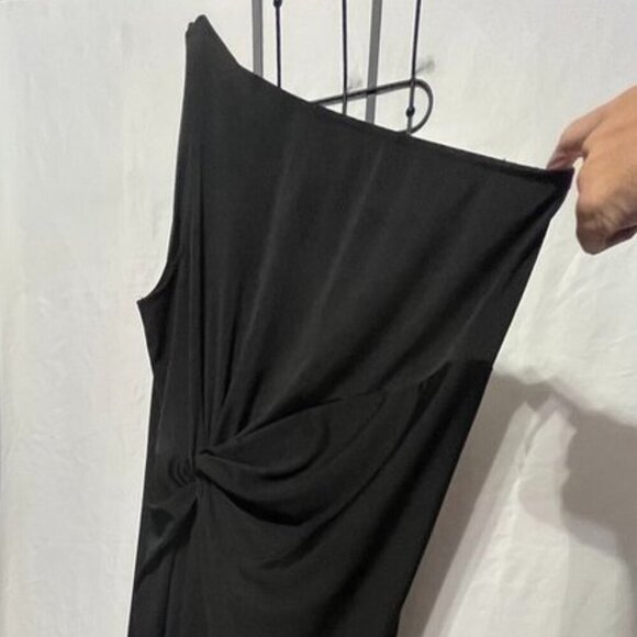 🖤 Elegant Black One-Shoulder Drape Maxi Dress - Picture 4 of 13